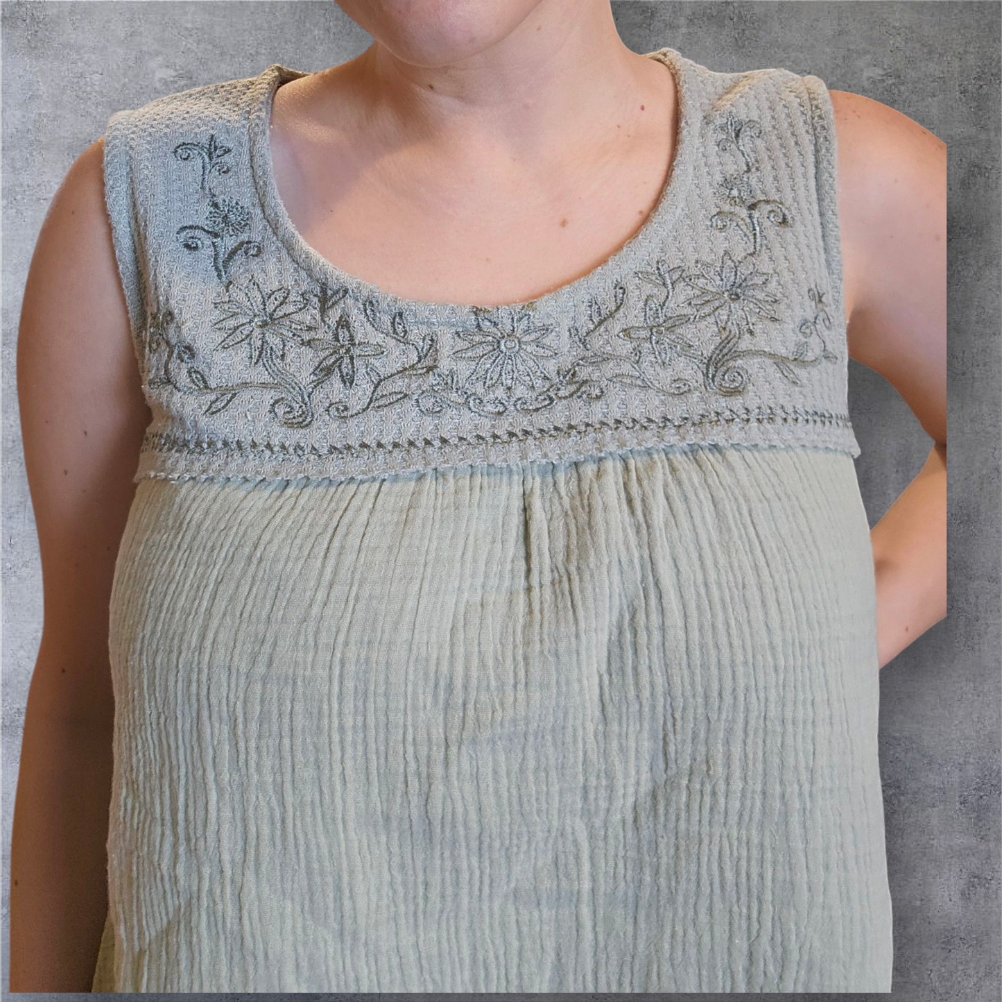 POL- Boho Chic Sleeveless Embroidered Tunic Top